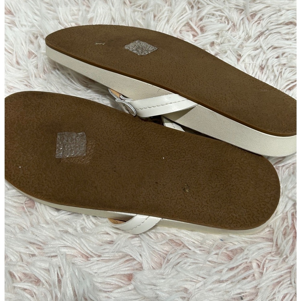 XOXO Thong Sandals Womens Size 8 White Medallion Cutout Flat Flip Flops - Picture 4 of 4